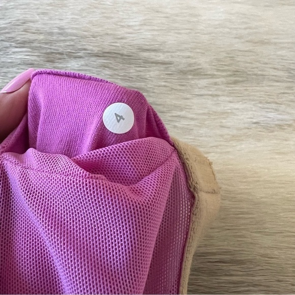 LULULEMON Scoop Neck Tank
Elevation Space Dye Smoky Rose 4 Striped Pink Gray - Picture 4 of 14